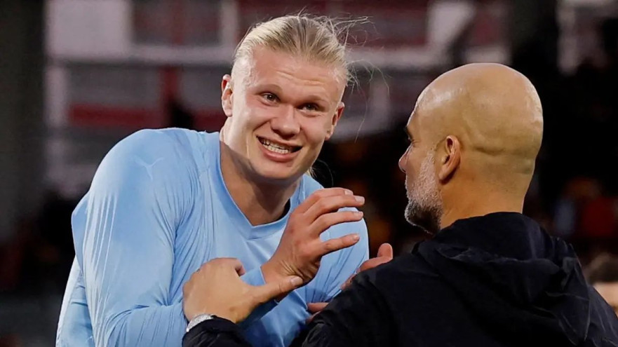 מאמן מנצ'סטר סיטי פפ גווארדיולה עם ארלינג הולאנד (צילום: רויטרס)