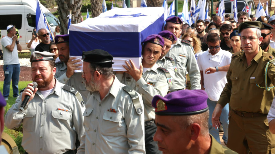 ארונו של אסף חממי ז"ל (צילום: מרק ישראל סלם)
