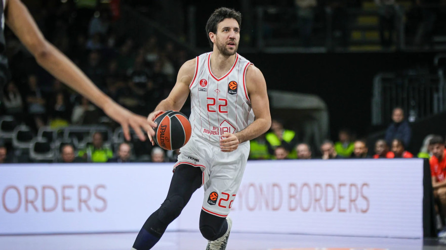 ואסילייה מיציץ' שחקן הפועל תל אביב (צילום: GettyImages, Fabio Patamia)