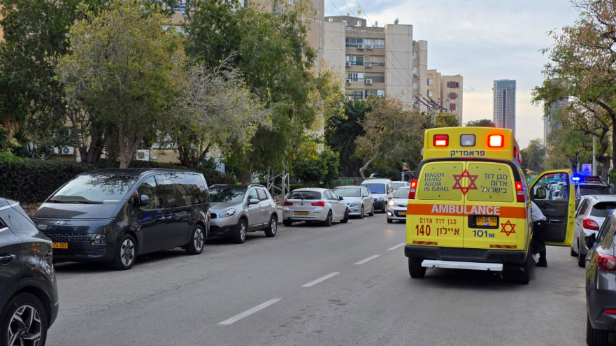 אמבולנס מד"א בזירה בבת ים (צילום: תיעוד מבצעי מד"א)
