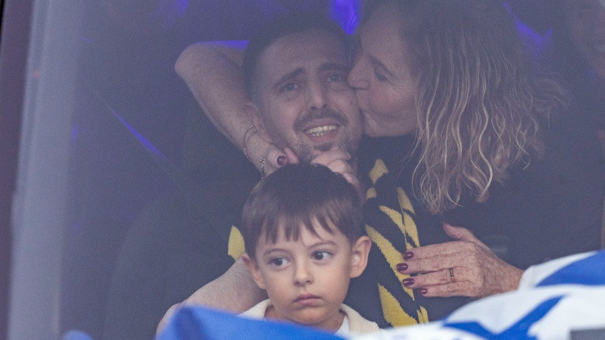 אלקנה בוחבוט עם אימו רוחמה ובנו ראם (צילום: יונתן זינדל, פלאש 90)