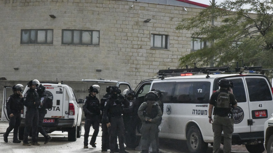 המשטרה פועלת בתראבין  (צילום: דודו גרינשפן, פלאש 90)
