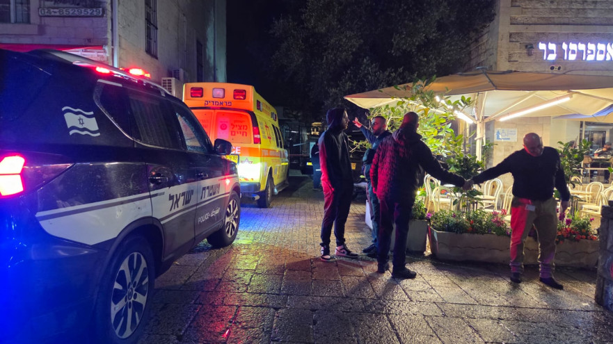 הזירה בחיפה בה נפל אדם אל מותו (צילום: תיעוד מבצעי מד"א)