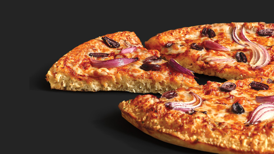 הפיצה העבה של דומינו'ס  (צילום: אמיר מנחם)