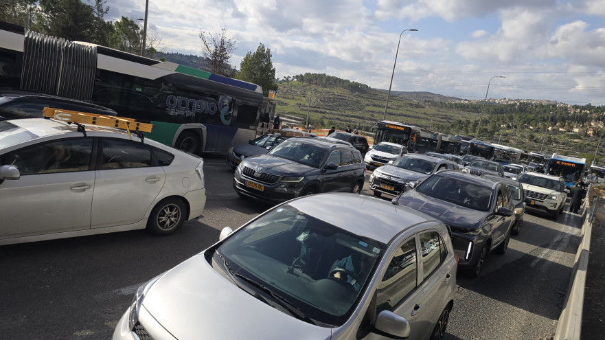 פקקים בעקבות מחאות חרדים (צילום: אנה ברסקי)