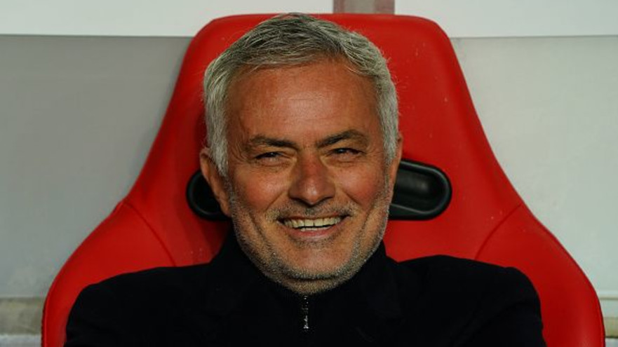 ז'וזה מוריניו מאמן בנפיקה (צילום: Gualter Fatia)