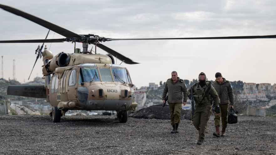 חיילי צה"ל והרמטכ"ל בשטח (צילום: דובר צה"ל)