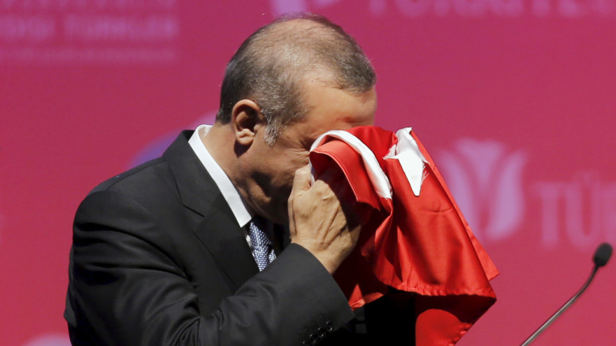 ארדואן בוכה (צילום:  REUTERS/Umit Bektas)