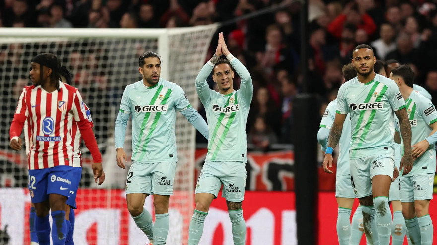 אנטוני שחקן בטיס לאחר שער נגד אתלטיקו מדריד (צילום: רויטרס)