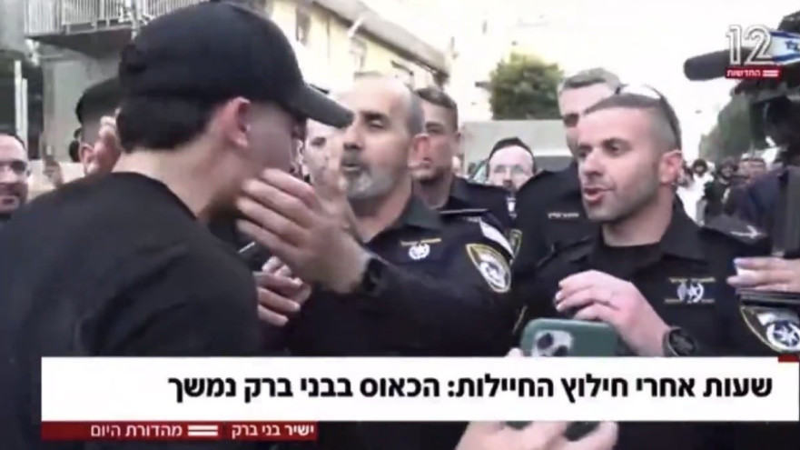 מפכ"ל המשטרה דני לוי ומרדכי דוד (צילום: צילום מסך קשת 12)