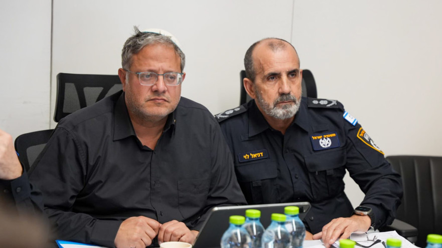 איתמר בן גביר ודני לוי בהערכת מצב בהר הבית (צילום: דוברות המשטרה)