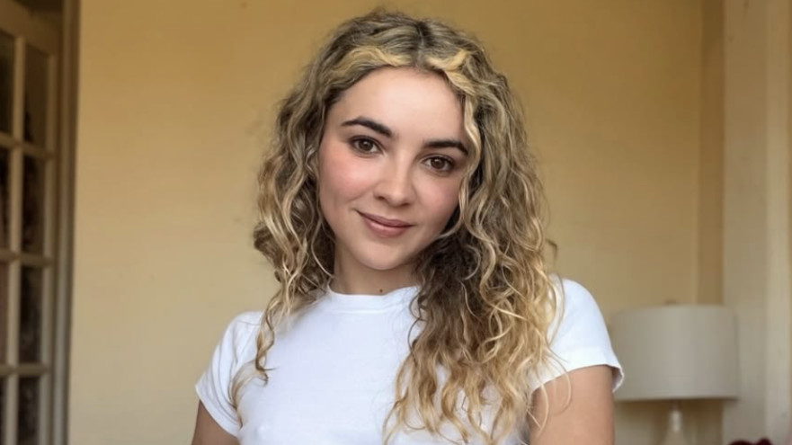 קיבלה כ-480 שקל כדי לדרוך על לחם (צילום: צילום מסך)