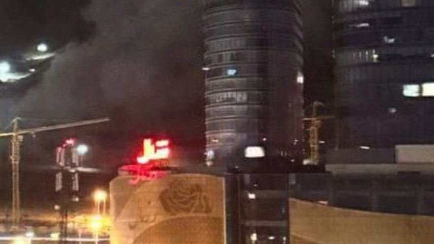 תקיפת בניין הפרלמנט בטהרן (צילום: רשתות ערביות)