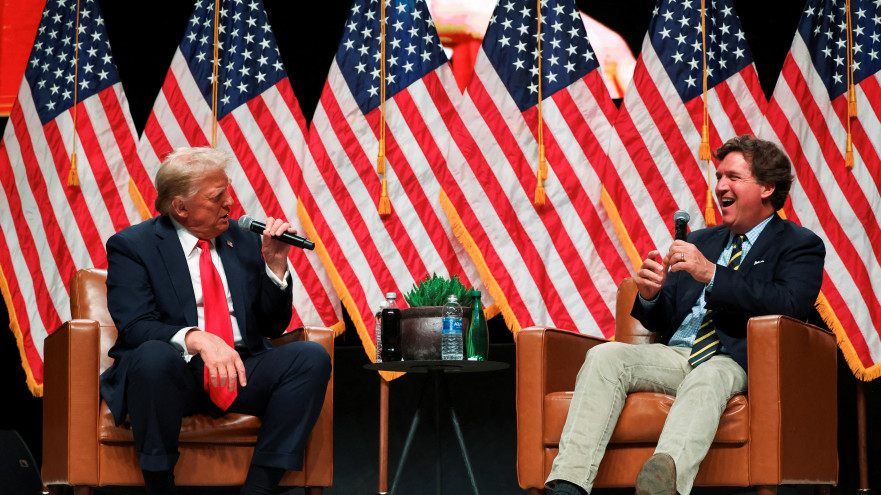 טאקר קרלסון ודונלד טראמפ (צילום: רויטרס)