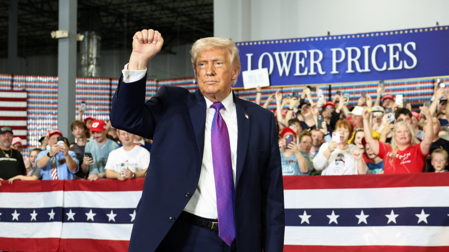 לא נבהל מאיומים על סגירת מיצרי הורמוז. טראמפ בעצרת (צילום: רויטרס)