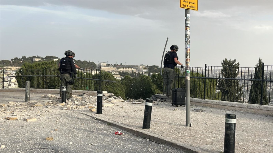 זירת נפילת הטיל האיראני בירושלים (צילום: דוברות המשטרה)