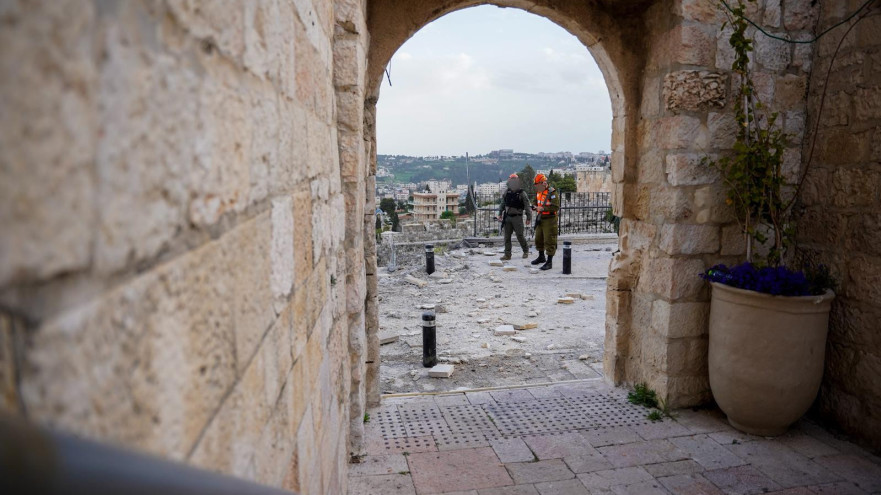 פעילות פיקוד העורף באתר הנפילה בירושלים (צילום: דובר צהל)