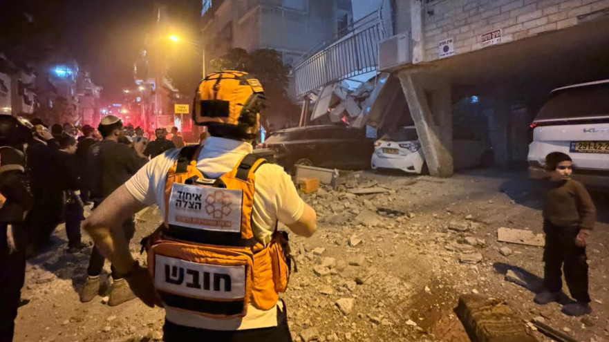 פגיעה במבנה בפתח תקווה (צילום: שימוש לפי סעיף 27 א')