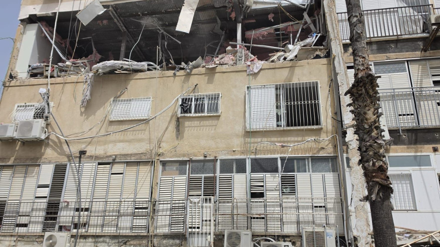 פגיעה במבנה בבני ברק (צילום: תמונה לפי סעיף 27א' לחוק זכויות יוצרים)