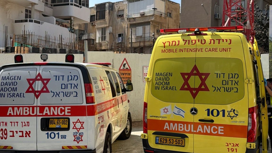 אמבולנסים בזירת האירוע ברמת גן (צילום: תיעוד מבצעי מד"א)