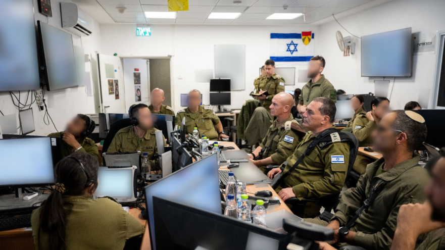 הרמטכ"ל בהערכת מצב בפיקוד צפון (צילום: דובר צה"ל)