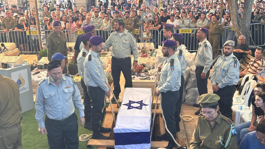 הלווייתו של סרן ד"ר אורי יוסף סילבסטר ז"ל (צילום: אבשלום ששוני)