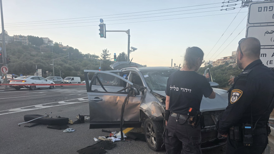 רכב התפוצץ בכביש 65 (צילום: דוברות המשטרה)