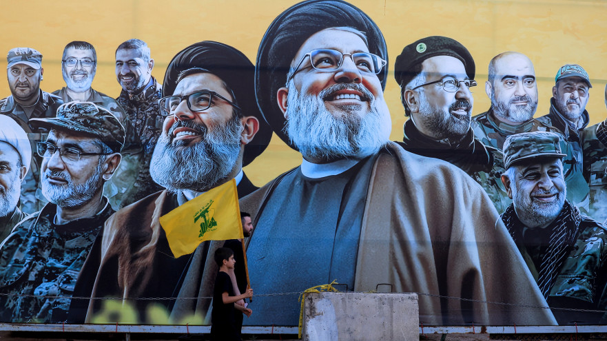 גרפיטי של חיזבאללה בביירות (צילום: REUTERS/Mohamed Azakir)