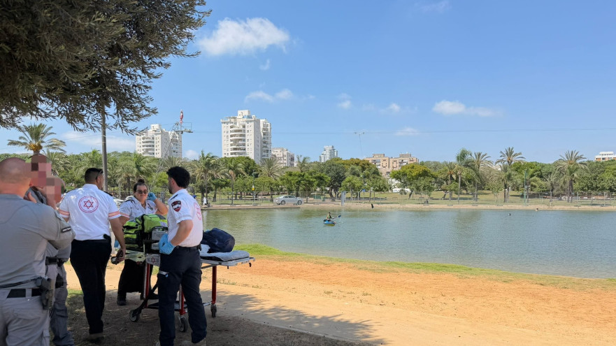 צוותי מד"א באגם בפארק דרום בתל אביב (צילום: תיעוד מבצעי מד"א)