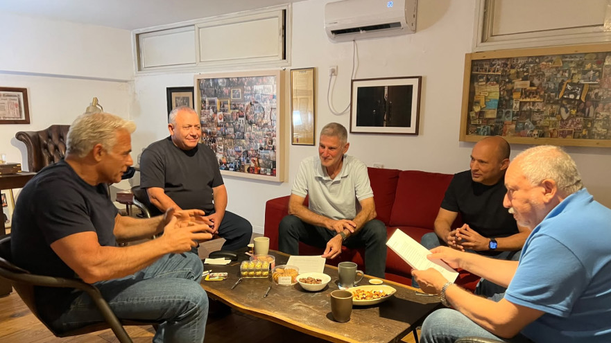אביגדור ליברמן, נפתלי בנט, יאיר גולן, גדי איזנקוט ויאיר לפיד (צילום: ליהיא לפיד)