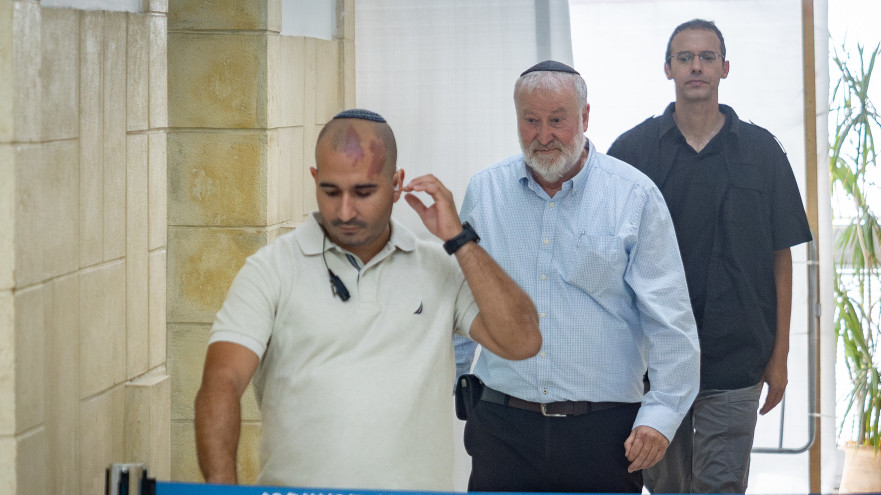 אביחי מנדלבליט בבית המשפט (צילום: חיים גולדברג, פלאש 90)