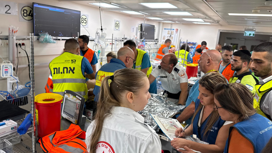 פצועים מהפיצוץ ברכס רמים בבית החולים (צילום: תיעוד מבצעי מד"א)