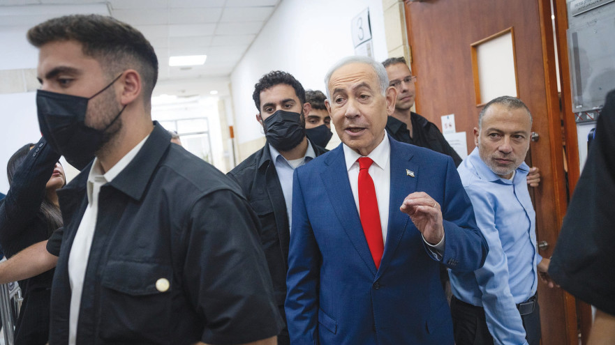 נתניהו בבית המשפט - עדות מנדלבליט (צילום: חיים גולדברג, פלאש 90)
