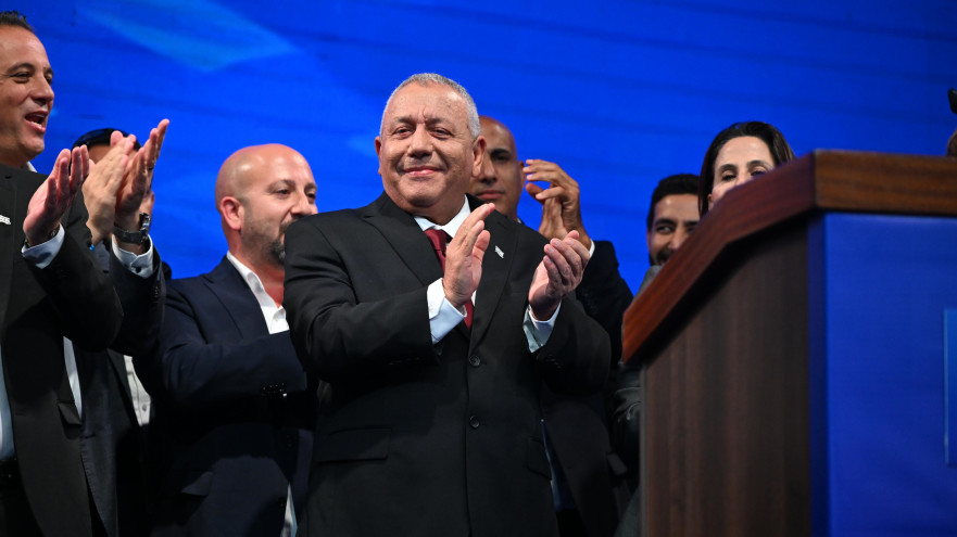 גדי איזנקוט במטה מפלגת "ישר!" (צילום: אבשלום ששוני)