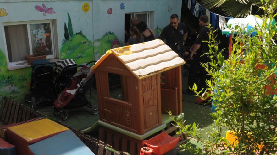 פיצוץ נפץ ליד גן ילדים בתל אביב (צילום: אבשלום ששוני)