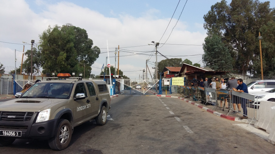 היערכות בניסה למחנה צריפין (צילום: משה כהן)