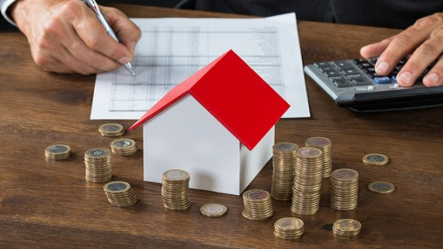 חישוב ארנונה (צילום: Shutterstock)