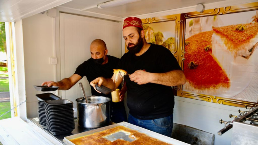 ממתקי חג' בק ביפו (צילום: אבשלום ששוני)