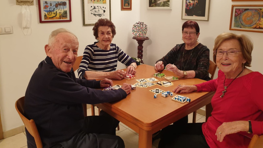 תרופה נגד מרירות. בני הגיל השלישי צוחקים (צילום: יח"צ אחוזת צהלה)