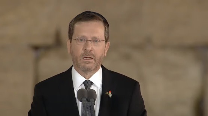 נשיא המדינה יצחק הרצוג בטקס יום הזיכרון לחללי מערכות ישראל (צילום: צילום מסך)