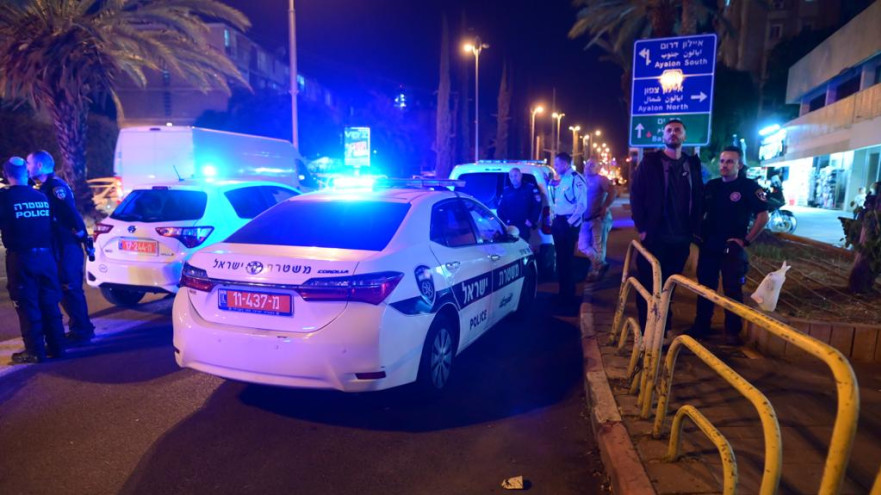 זירת פשע בחולון (למצולמים אין קשר לכתבה) (צילום: אבשלום ששוני)