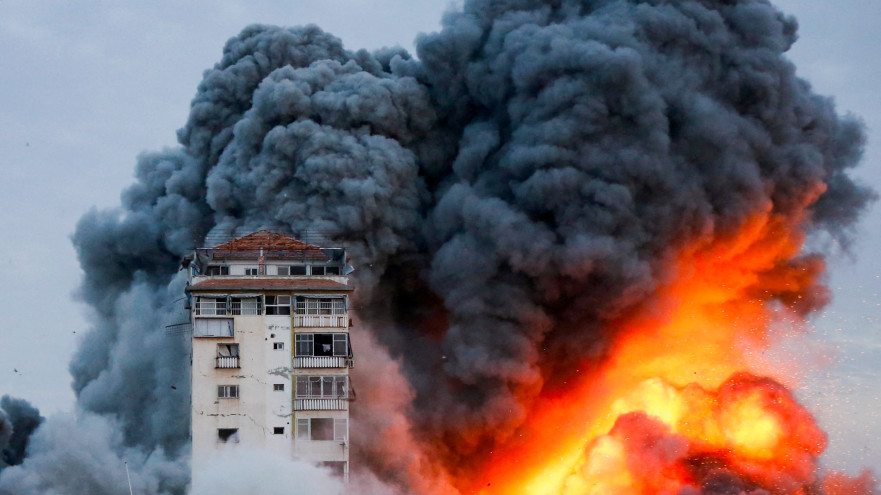 תקיפה בעזה - חרבות ברזל (צילום: Reuters/Ashraf Amrah)