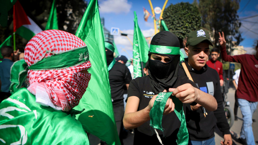 הפגנת תמיכה בחמאס (צילום: Wisam Hashlamoun/Flash90)