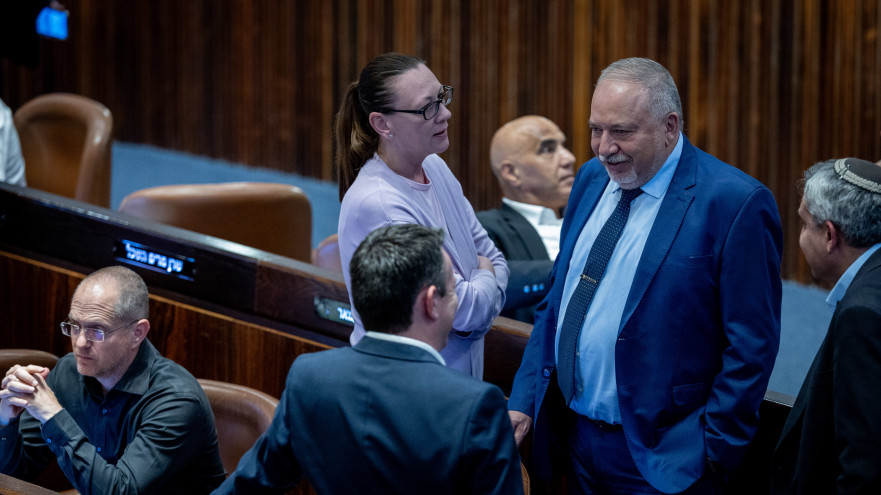 אבידגור ליברמן וחברי ישראל ביתנו (צילום: יונתן זינדל, פלאש 90)