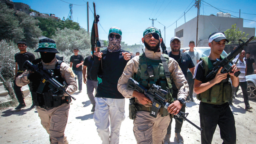 חמושים פלסטינים במחנה הפליטים נור א-שמס (צילום: נאסר אישתיה, פלאש 90)