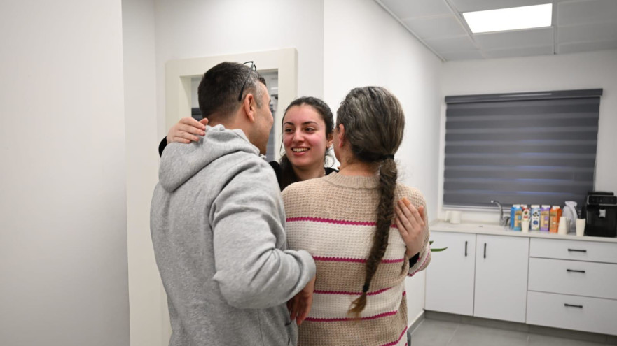 קרינה ארייב עם משפחתה (צילום: דובר צה"ל)