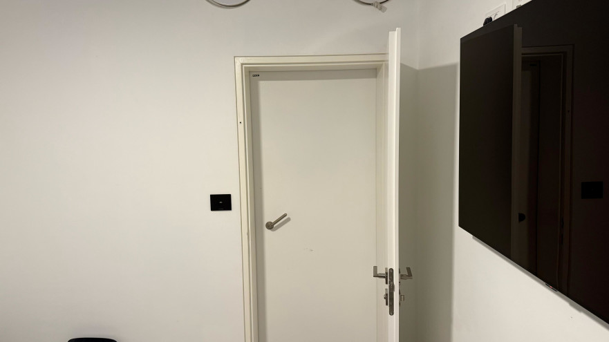 דלת הממ"ד חוסמת גלי הדף. תנועות מעגליות רבות אנרגיה (צילום: ד"ר איתי גל)