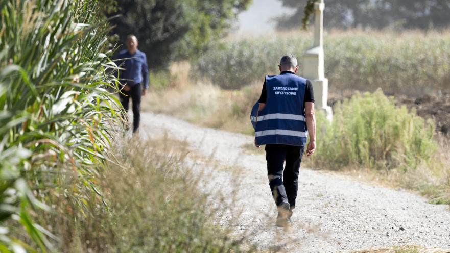 כוחות פולניים בזירת הנפילה של החפץ החשוד במזרח פולין
