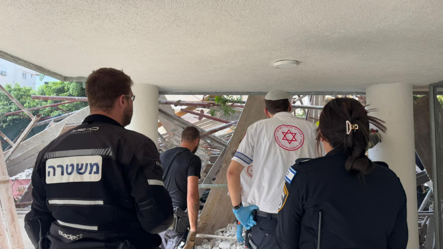 קריסת הפיגומים בבניין בתל אביב