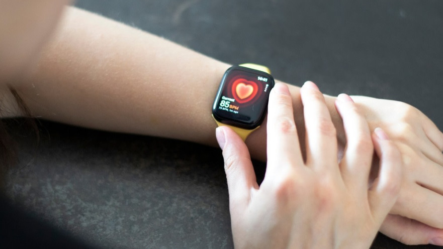 שעון אפל. מסך גדול יותר (